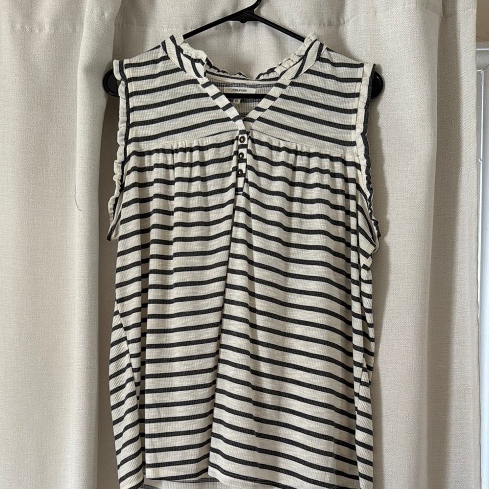 Maurices White and Gray Sleeveless Ruched Blouse